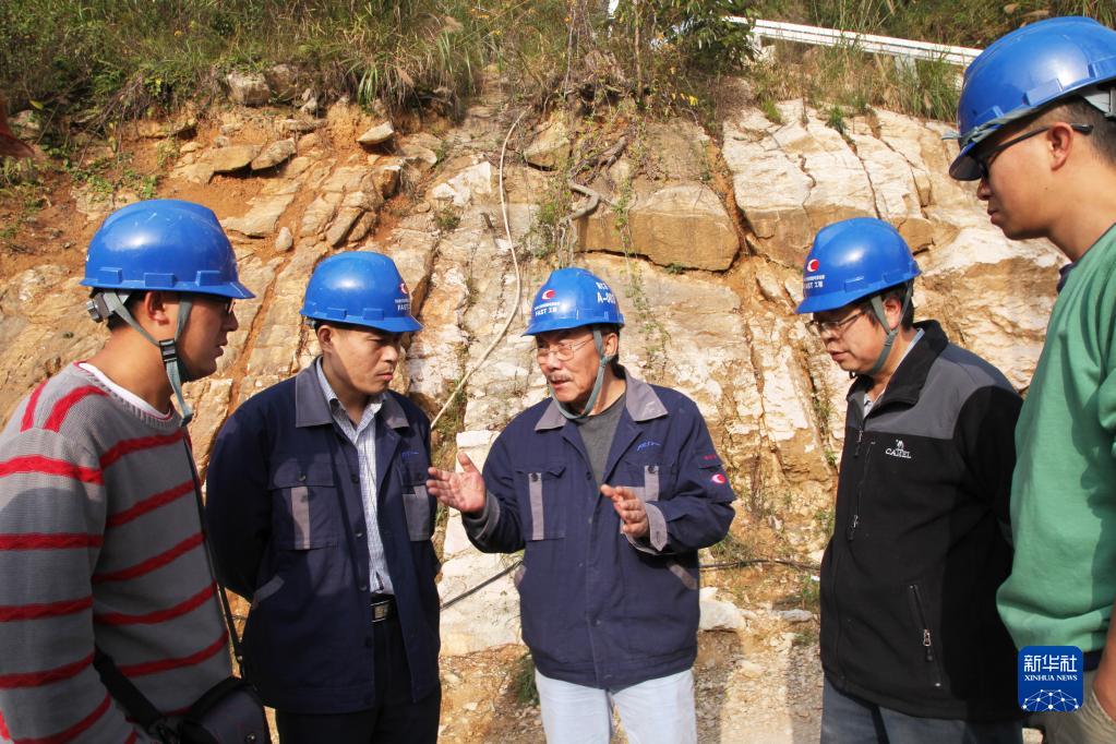 科技
海报设计:多寡走出一条 科技
海报设计:多寡走出一条