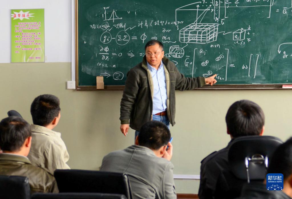 科技
海报设计:多寡走出一条 科技
海报设计:多寡走出一条