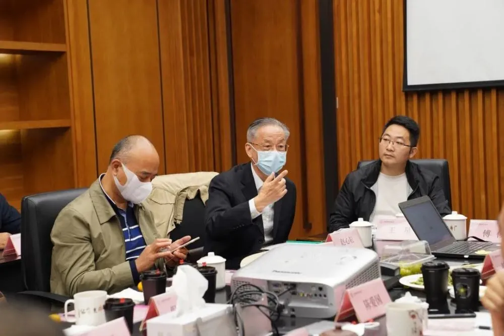 创业 点亮青春梦想，引领商业向