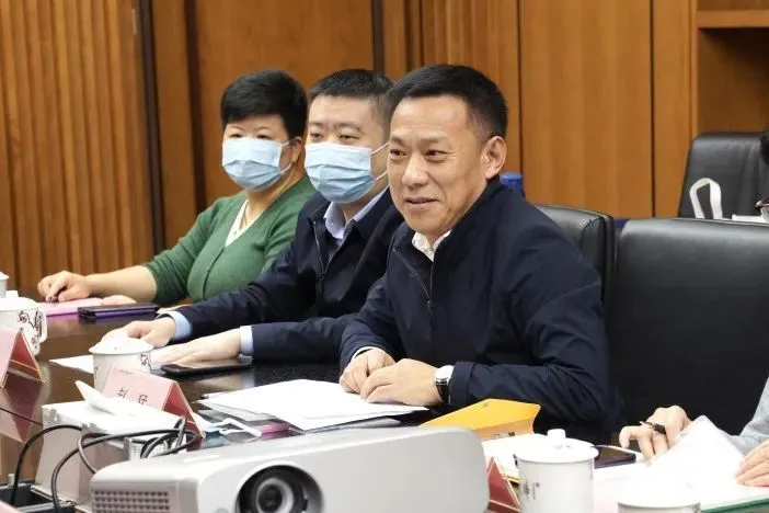 创业 点亮青春梦想，引领商业向