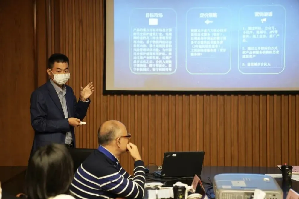 创业 点亮青春梦想，引领商业向